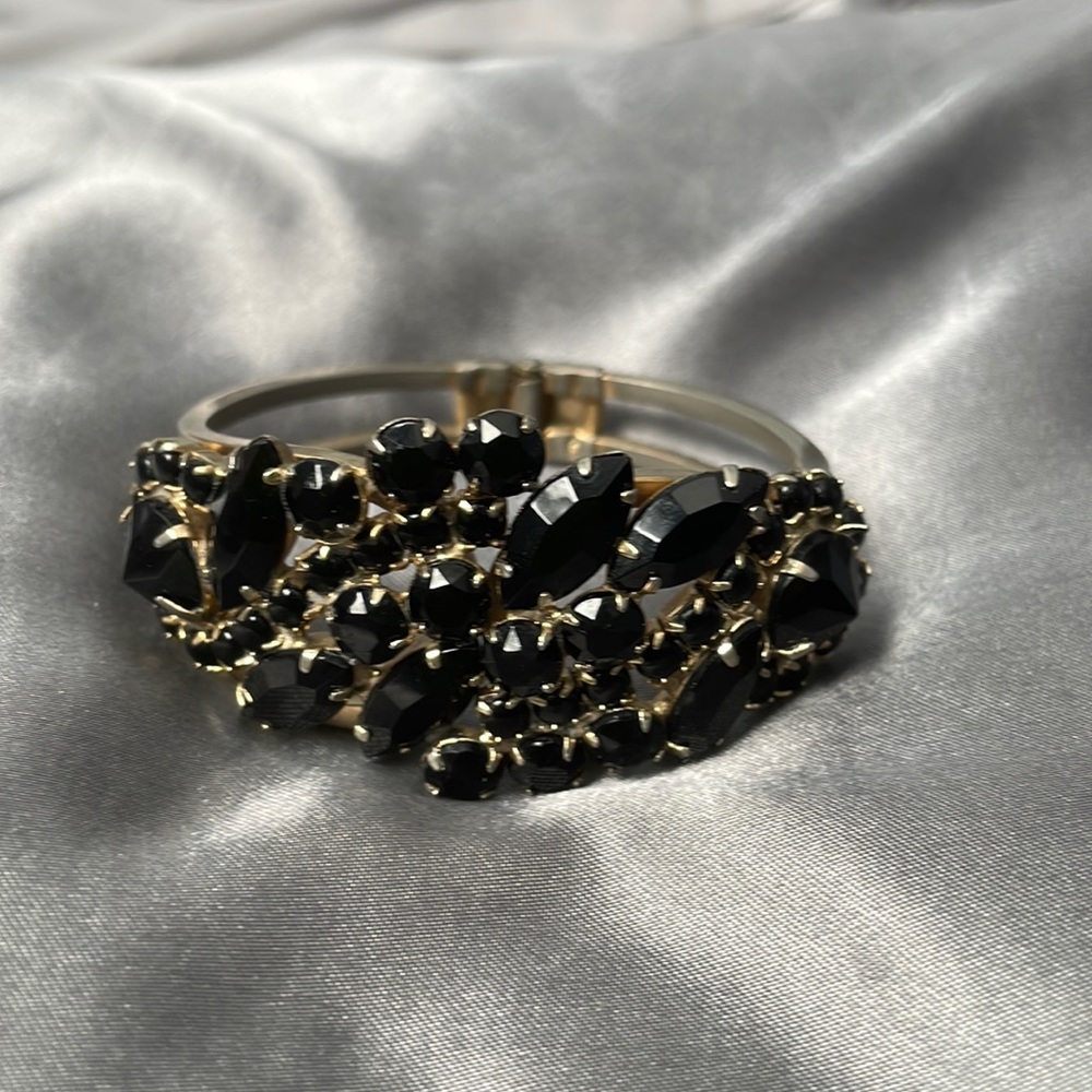 Vintage black jeweled bracelet with front closure